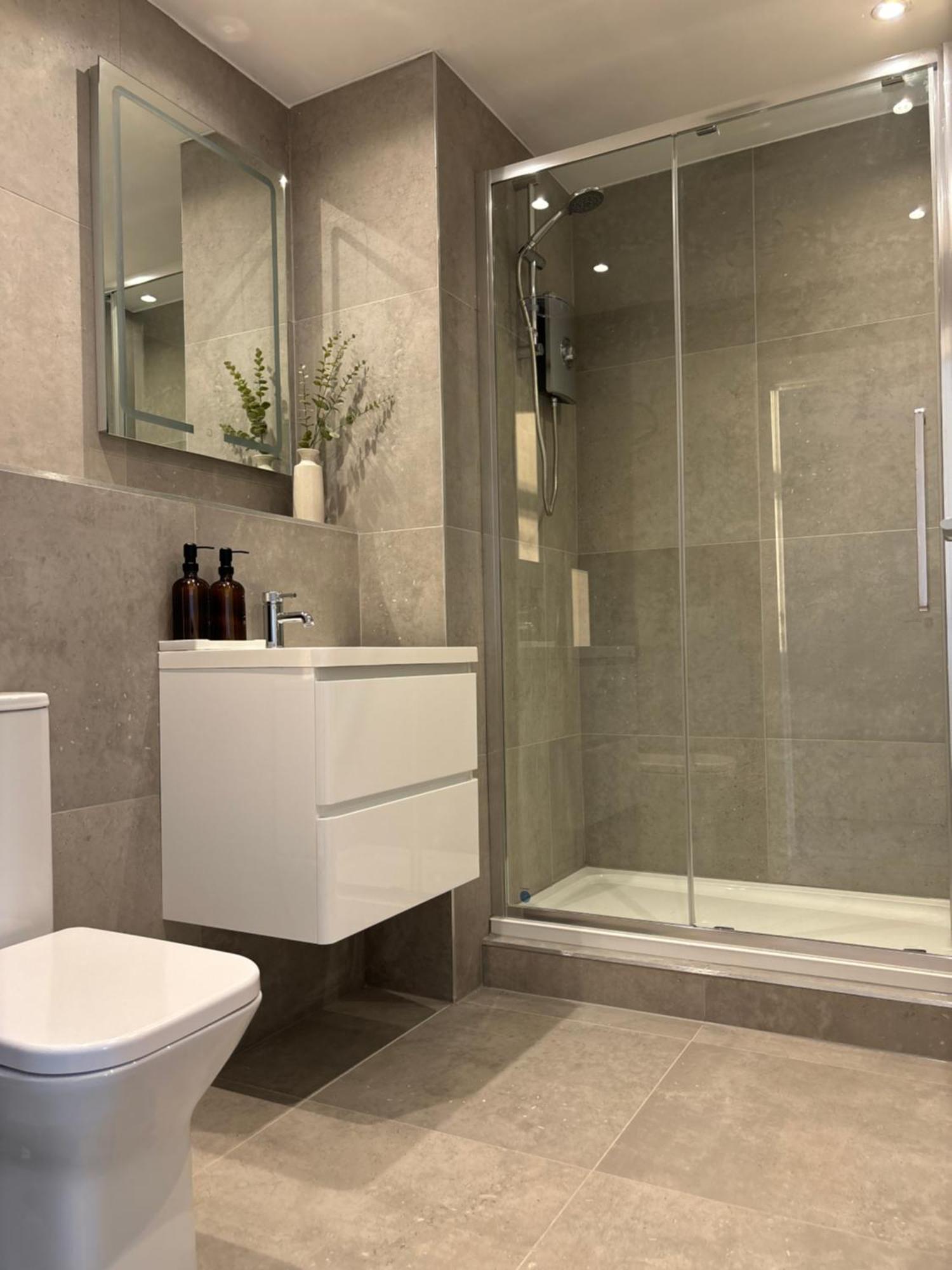Manchester Apt, Free Parking, Business, Couples & Families Экстерьер фото
