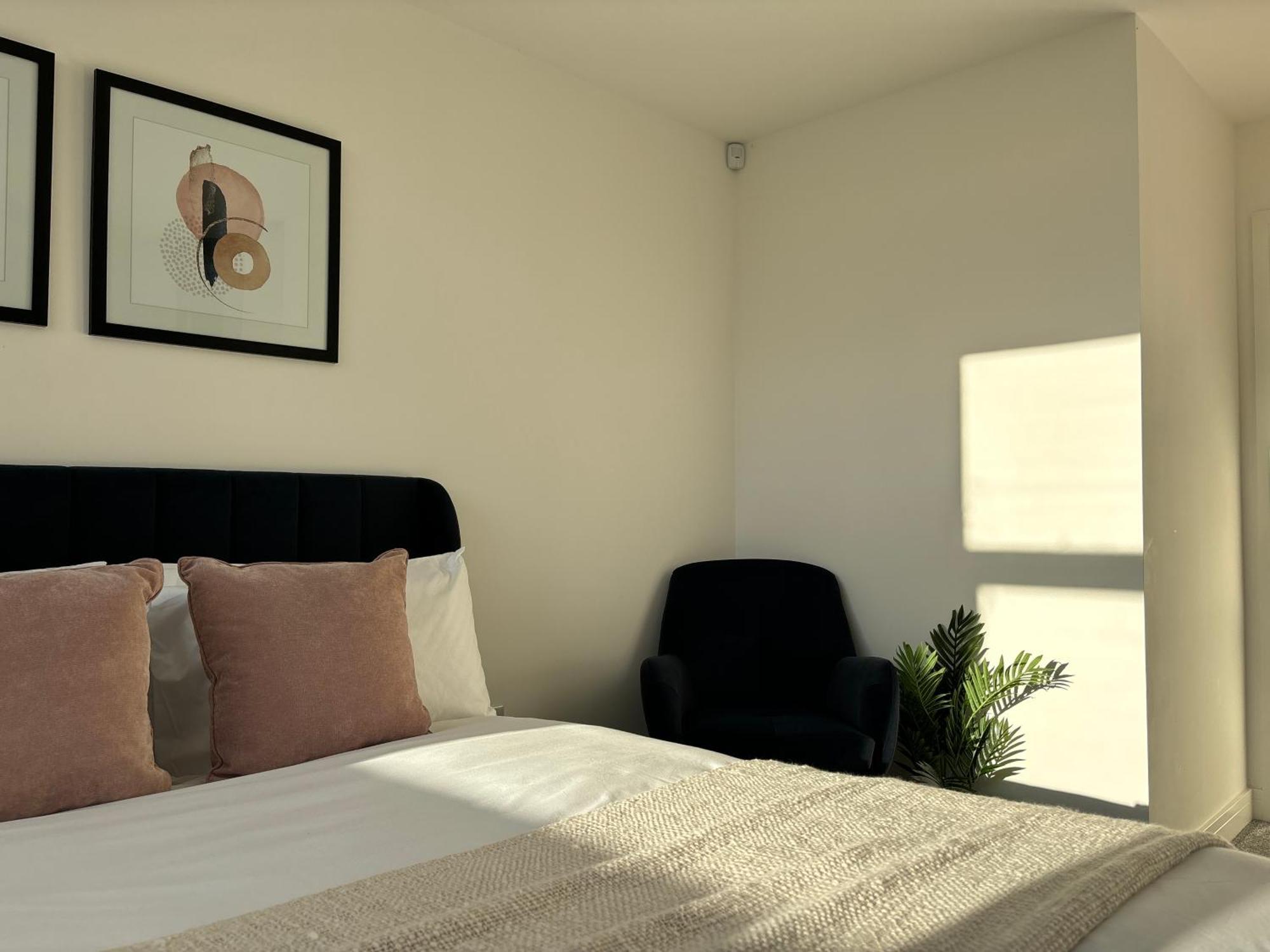 Manchester Apt, Free Parking, Business, Couples & Families Экстерьер фото