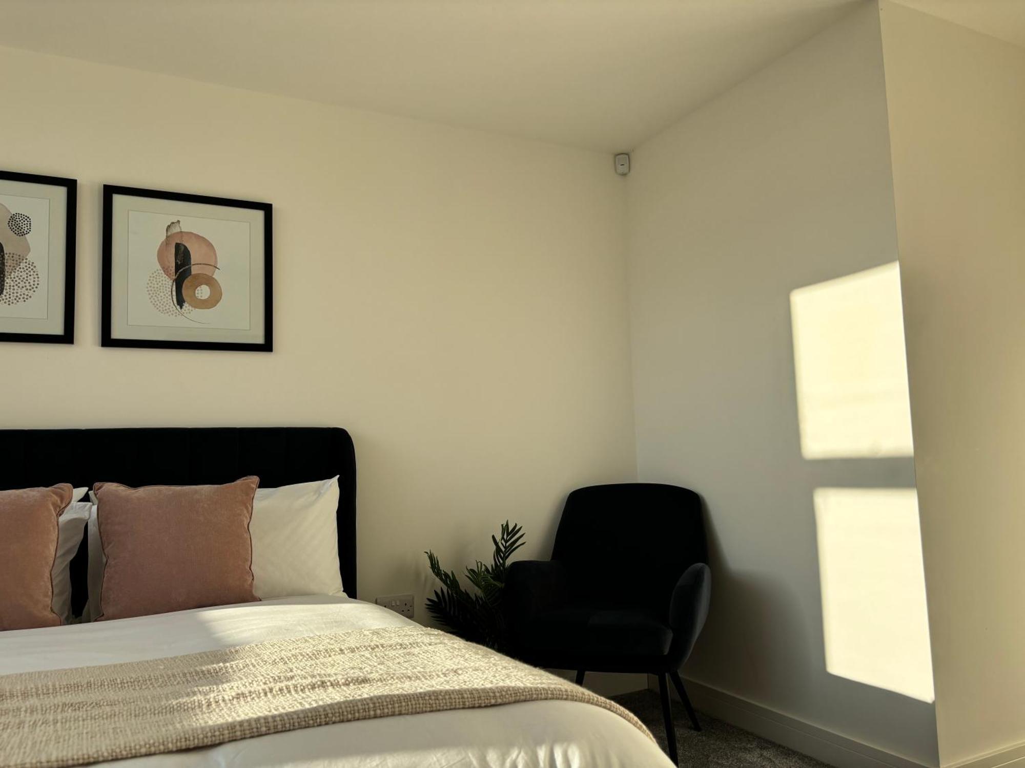 Manchester Apt, Free Parking, Business, Couples & Families Экстерьер фото