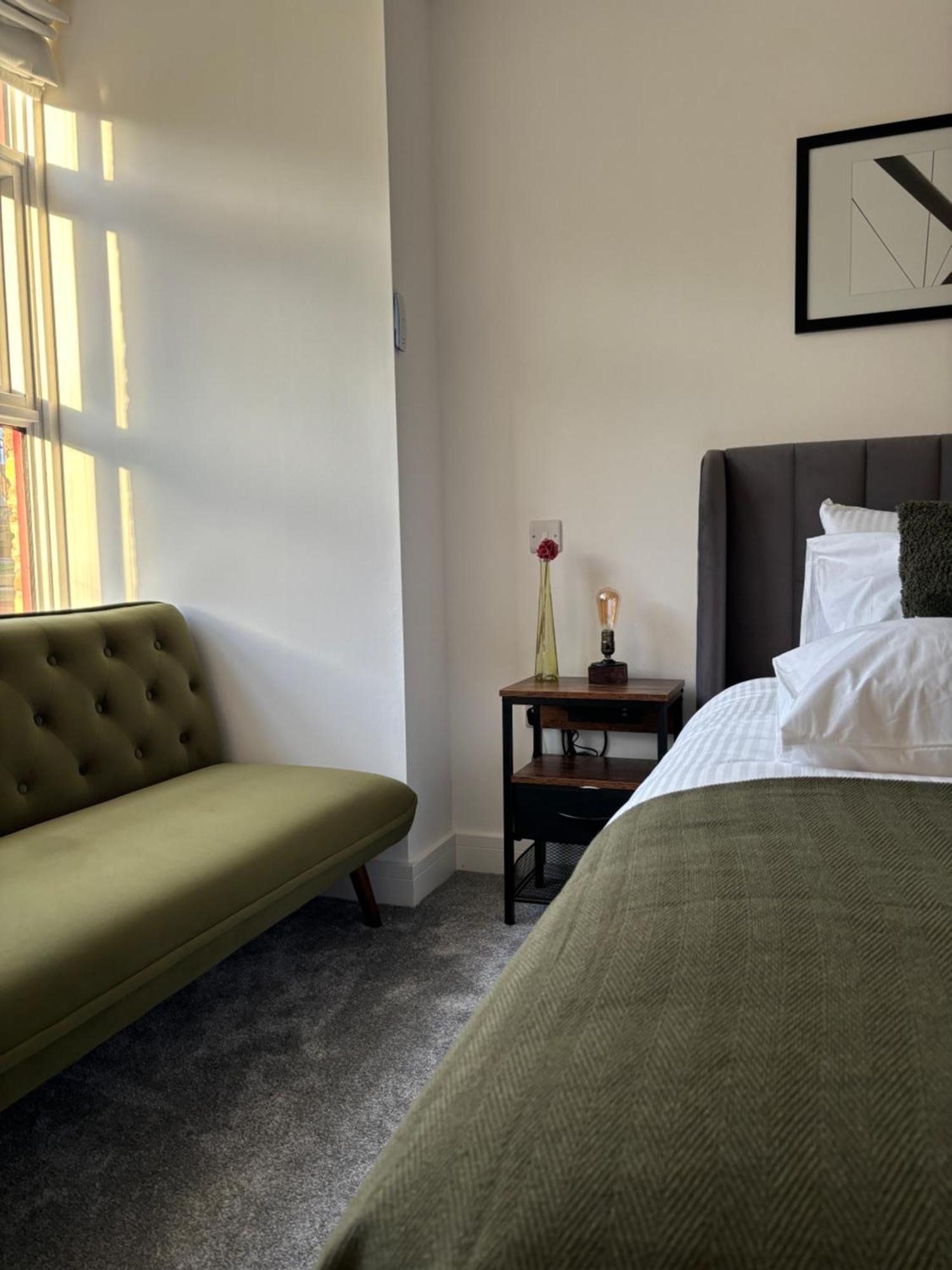 Manchester Apt, Free Parking, Business, Couples & Families Экстерьер фото