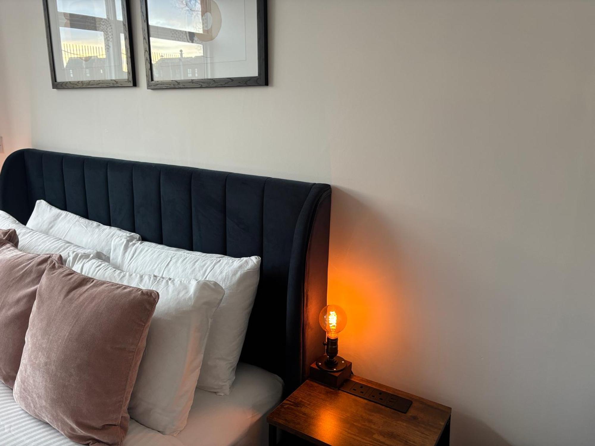 Manchester Apt, Free Parking, Business, Couples & Families Экстерьер фото